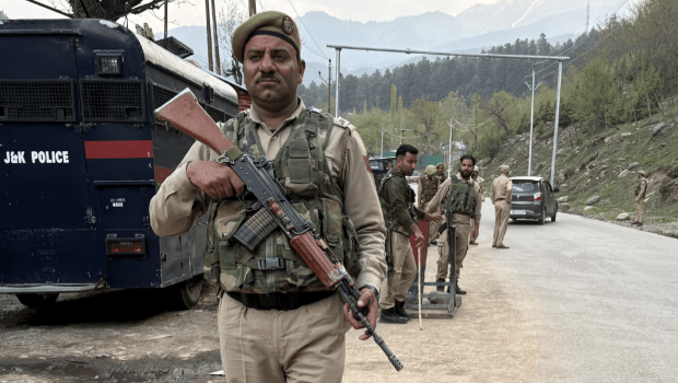 印控克什米尔爆无差别枪击游客,至少20死,武装组织认责 印控克什米尔爆无差别枪击游客,至少20死,武装组织认责