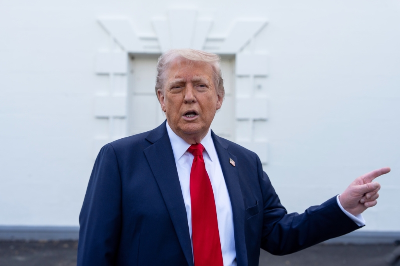 美国总统川普先前表示,不会对中国大陆「强硬出招」,虽然目前对陆加征的关税税率高达145%,但未来这个税率不会维持这么高的水平。(图/美联社) 美国总统川普先前表示,不会对中国大陆「强硬出招」,虽然目前对陆加征的关税税率高达145%,但未来这个税率不会维持这么高的水平。(图/美联社)