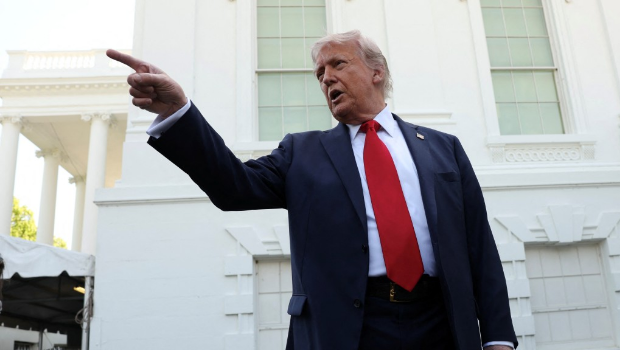 特朗普指责泽连斯基不承认俄占领克里米亚,使达成和平协议变得困难。 特朗普指责泽连斯基不承认俄占领克里米亚,使达成和平协议变得困难。