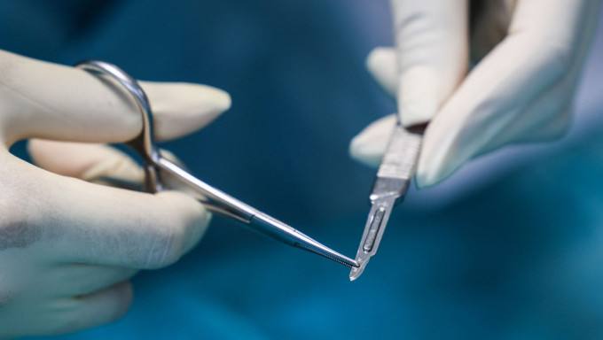 西班牙男婴出生45天接受割礼致大量出血惨死。 西班牙男婴出生45天接受割礼致大量出血惨死。