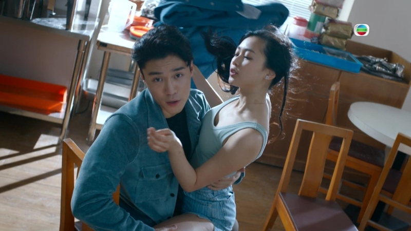 丁丁坦言拍亲热戏难过拍打戏。 丁丁坦言拍亲热戏难过拍打戏。