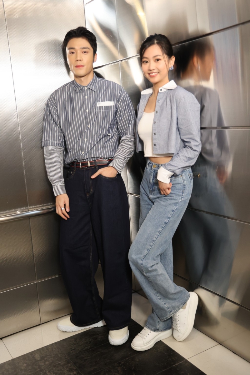 丁子朗与郭柏妍在TVB剧集《夺命提示》组成CP。 丁子朗与郭柏妍在TVB剧集《夺命提示》组成CP。