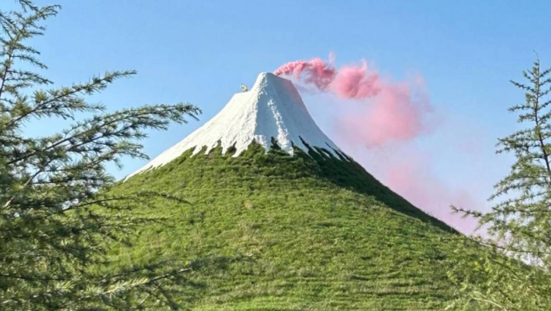 “火山”喷烟。 “火山”喷烟。
