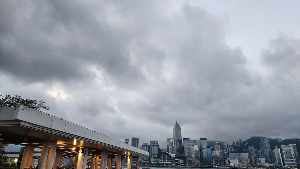 市区最高气温约31度。 市区最高气温约31度。