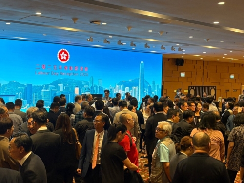 五一劳动节将至,劳工处今日(24日)在会展举行劳动节酒会。 黄子龙摄 五一劳动节将至,劳工处今日(24日)在会展举行劳动节酒会。 黄子龙摄