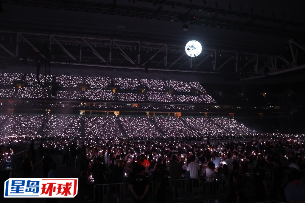 首日入场人数约43763 人。 首日入场人数约43763 人。