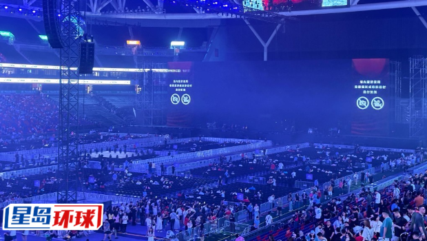 场内气氛高涨。 场内气氛高涨。