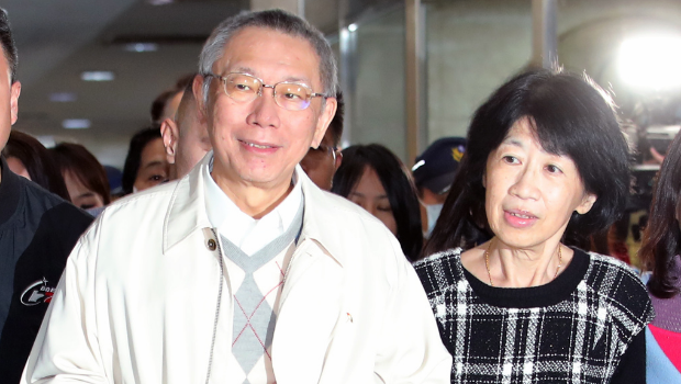 图为民众党前主席柯文哲(左)、柯文哲夫人陈佩琪(右)。 图为民众党前主席柯文哲(左)、柯文哲夫人陈佩琪(右)。