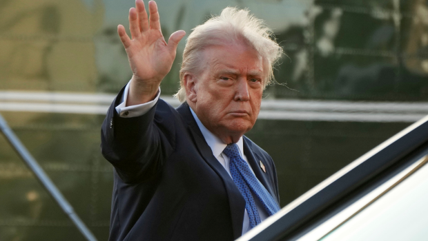 特朗普总统近期在贸易政策与对中国立场上的语调转变,引发华尔街投资界的高度关注。 特朗普总统近期在贸易政策与对中国立场上的语调转变,引发华尔街投资界的高度关注。