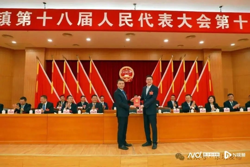 王国雄(右) 王国雄(右)