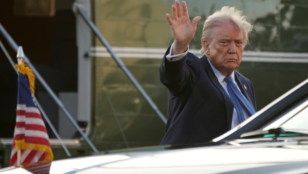 美国总统特朗普近日发文怒斥媒体,呼吁新闻集团创办人默多克应“开始对福斯新闻和《华尔街日报》进行调整”。 美国总统特朗普近日发文怒斥媒体,呼吁新闻集团创办人默多克应“开始对福斯新闻和《华尔街日报》进行调整”。