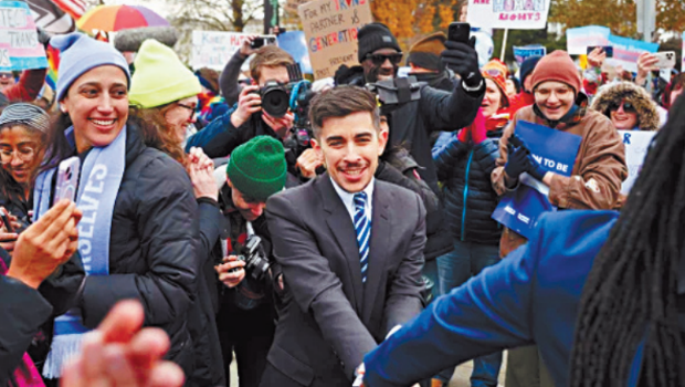 总统特朗普上台1周后即签署行政命令,全面限制与未成年人变性相关的护理,目前至少2名法官暂时阻止了该行政命令生效。 总统特朗普上台1周后即签署行政命令,全面限制与未成年人变性相关的护理,目前至少2名法官暂时阻止了该行政命令生效。