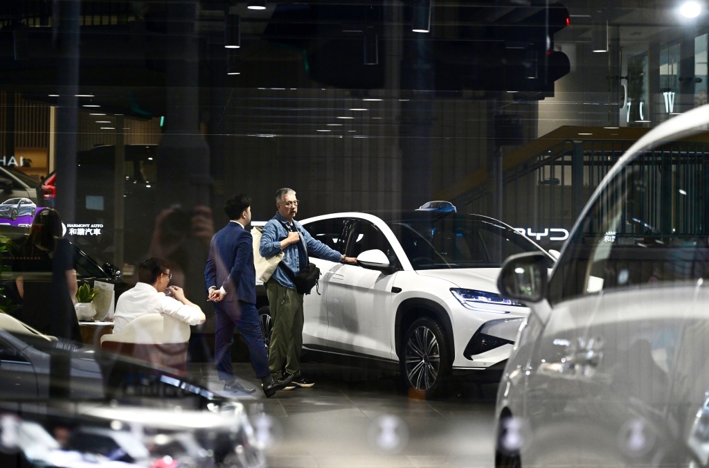 政府建议电动车牌照费按额定功率高低,分5个层级收费。 政府建议电动车牌照费按额定功率高低,分5个层级收费。