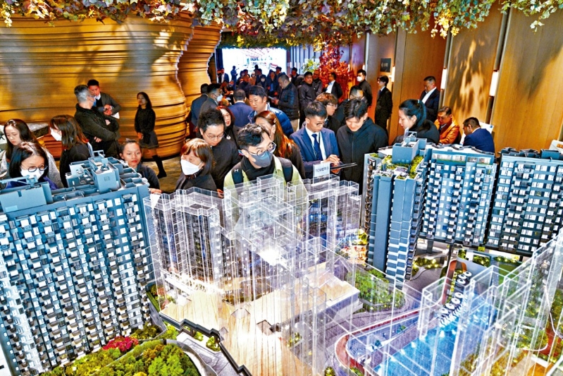 内地客趁黄金周涌港看楼 内地客趁黄金周涌港看楼