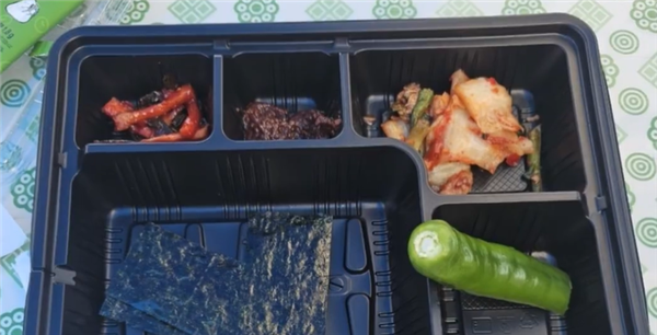 韩国残运会价值61元盒饭没有肉、只有泡菜小菜引众怒 韩国残运会价值61元盒饭没有肉、只有泡菜小菜引众怒