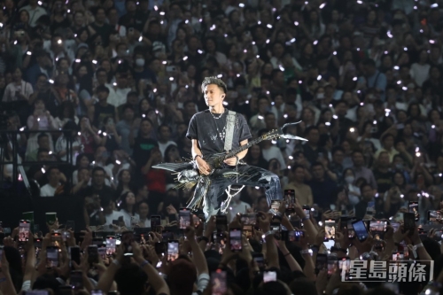 现场有逾4万名观众。 现场有逾4万名观众。