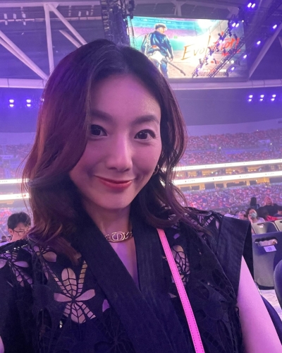 周嘉仪在场内打卡。 周嘉仪在场内打卡。