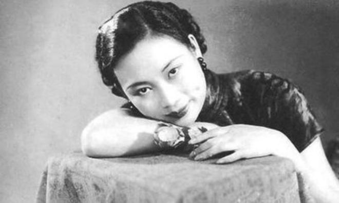 胡蝶有迷人的酒窝。 胡蝶有迷人的酒窝。