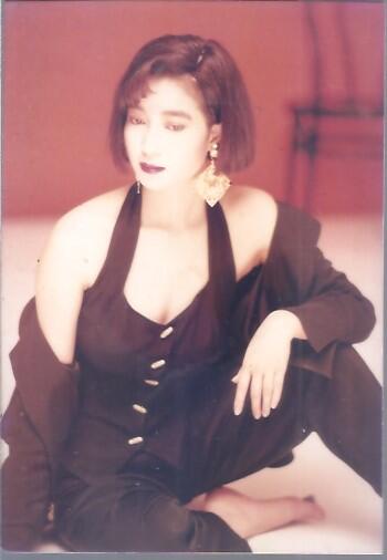 顾婕(原名吴茉凡)在台湾出生。 顾婕(原名吴茉凡)在台湾出生。