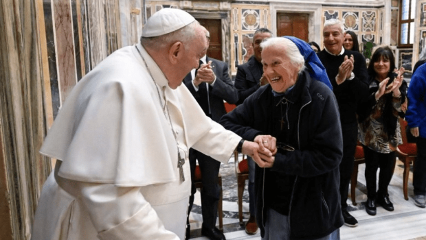 吉内维芙与方济各拥有深厚友谊。 吉内维芙与方济各拥有深厚友谊。