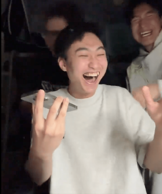 3人对这场恶搞似乎十分开心。 3人对这场恶搞似乎十分开心。