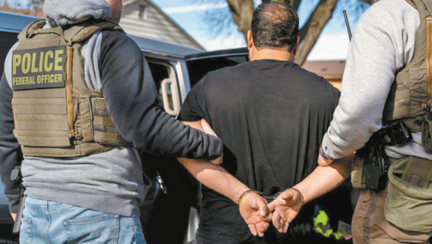 CNN报道,多位消息人士透露政府效率部正建立一个资料库,透过整合来自联邦政府各地的敏感数据来加速移民执法和驱逐出境的速度。 CNN报道,多位消息人士透露政府效率部正建立一个资料库,透过整合来自联邦政府各地的敏感数据来加速移民执法和驱逐出境的速度。