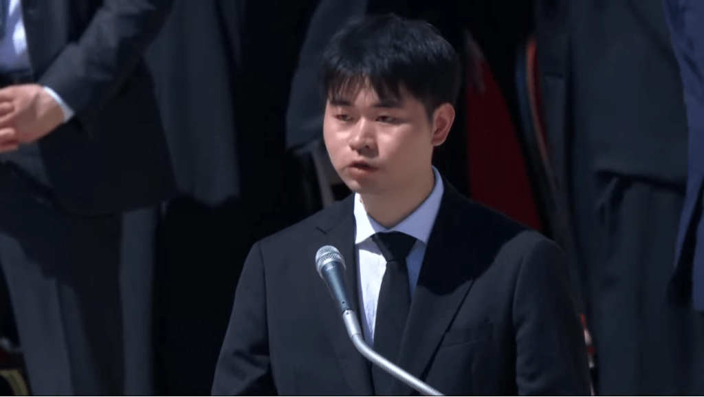 读出中文祷词的枢机。 读出中文祷词的枢机。