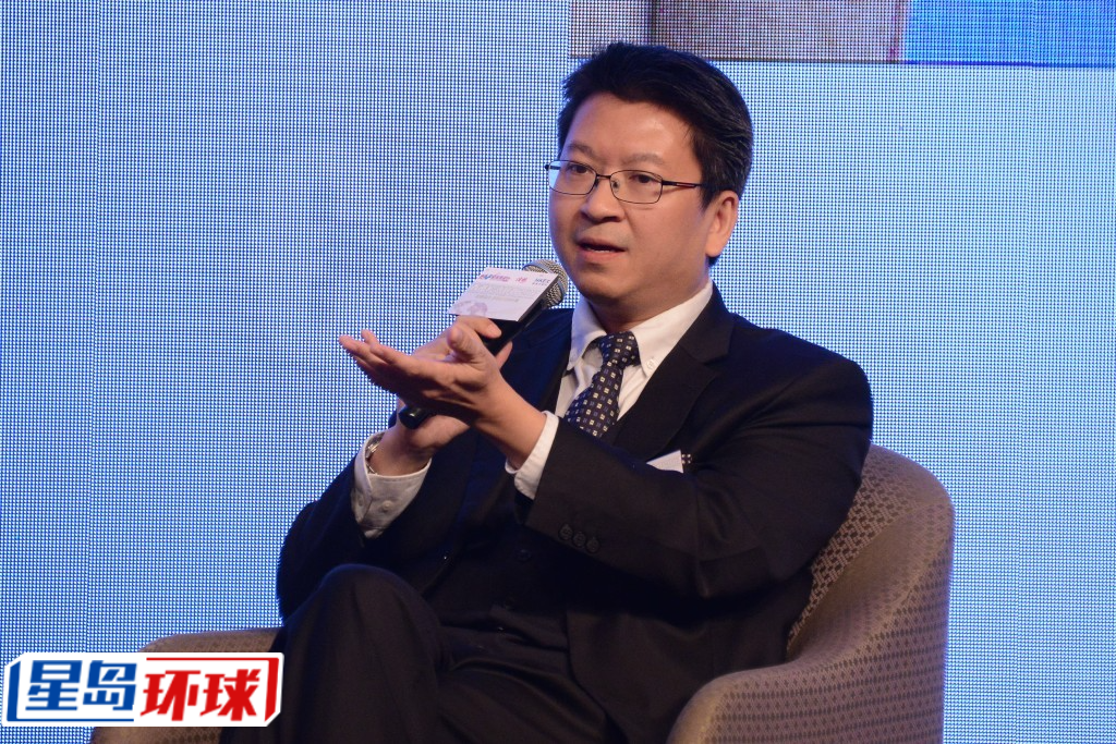 中大刘佐德全球经济及金融研究所常务所长庄太量形容新加坡“其实挣扎得好辛苦”。 中大刘佐德全球经济及金融研究所常务所长庄太量形容新加坡“其实挣扎得好辛苦”。