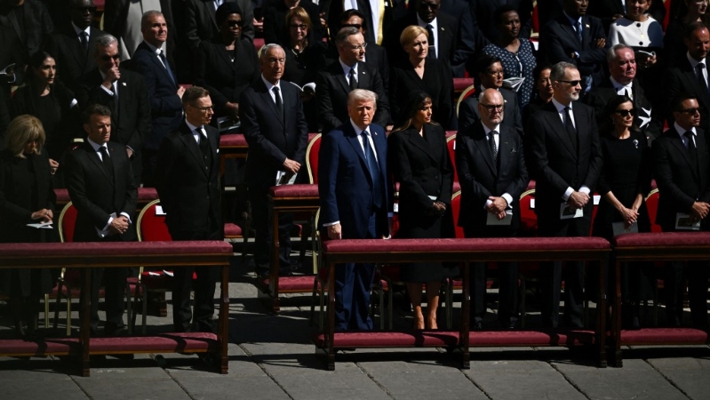 教宗方濟各葬禮上的特朗普夫婦。 路透社