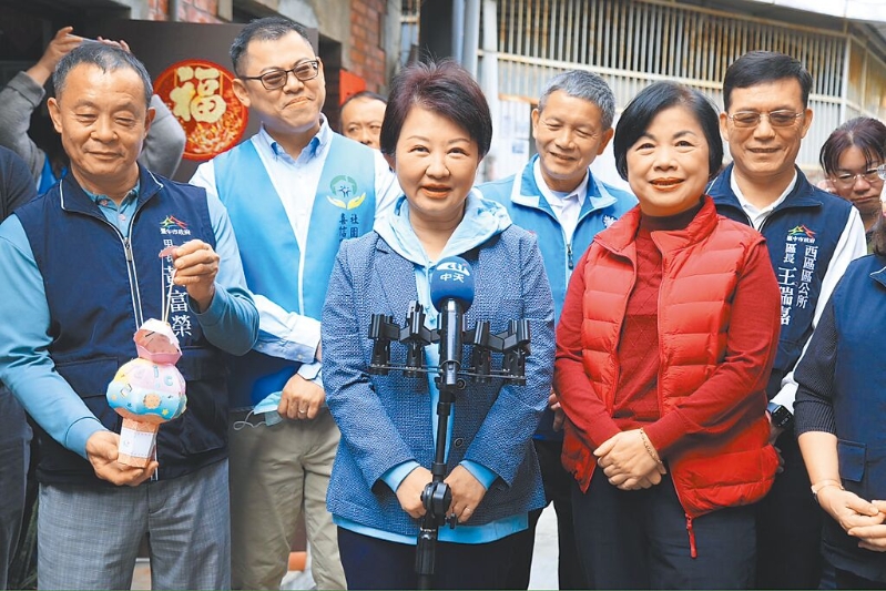 台中市市长卢秀燕(中)。 台中市市长卢秀燕(中)。