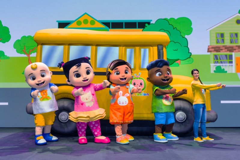 到时JJ、Cody、Nina及一班好朋友会跟大家一起唱〈Wheels on the Bus〉!(图片来源:CoComelonHK) 到时JJ、Cody、Nina及一班好朋友会跟大家一起唱〈Wheels on the Bus〉!(图片来源:CoComelonHK)