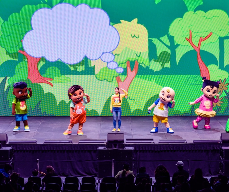 CoComelon最受欢迎的老师Ms. Appleberry也会 一起演出。(图片来源:CoComelonHK) CoComelon最受欢迎的老师Ms. Appleberry也会 一起演出。(图片来源:CoComelonHK)