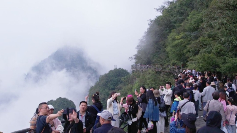 五一假期预料有大量韩国人到中国旅游。图为韩国人喜爱到的张家界。张家界政府网 五一假期预料有大量韩国人到中国旅游。图为韩国人喜爱到的张家界。张家界政府网