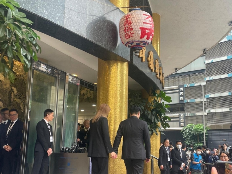 李家诚与徐子淇十指紧扣一同出现。.jpeg 李家诚与徐子淇十指紧扣一同出现。.jpeg