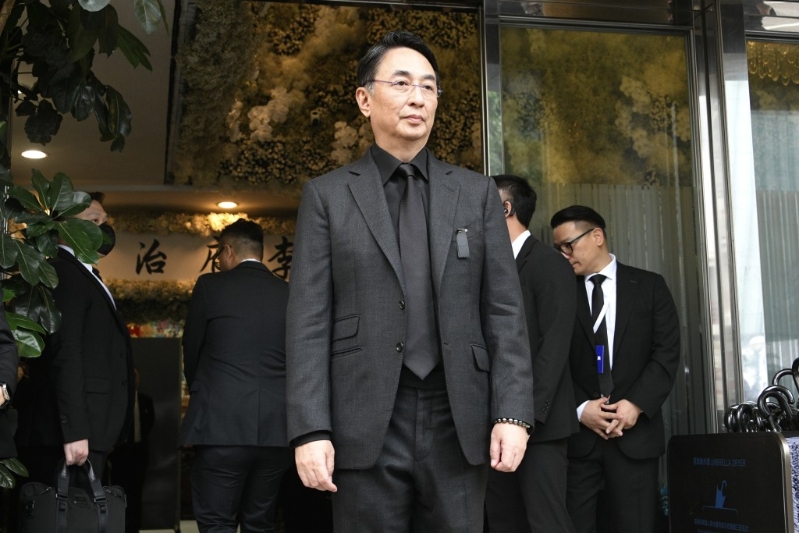 李兆基长子李家杰在场会见传媒。(陈浩元摄) 李兆基长子李家杰在场会见传媒。(陈浩元摄)