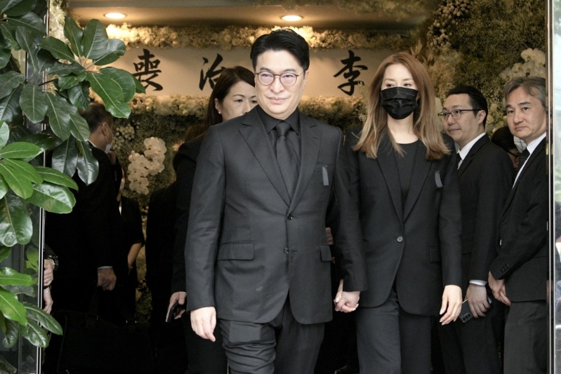 李家诚与妻子徐子淇。(陈浩元摄) 李家诚与妻子徐子淇。(陈浩元摄)