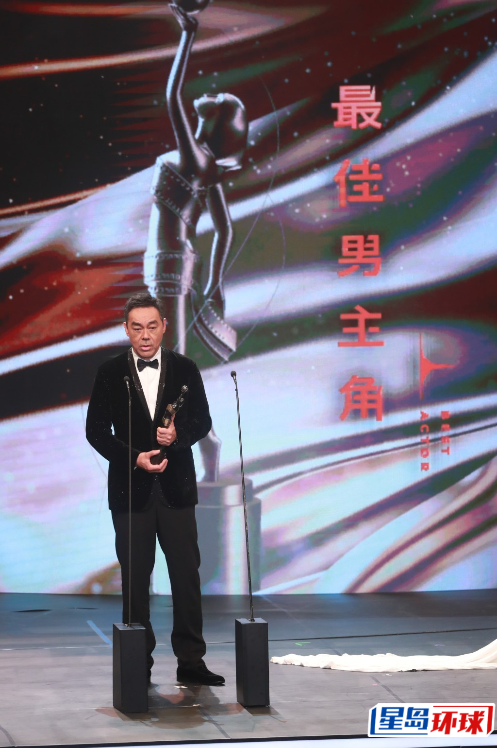 刘青云第四度封金像影帝。 刘青云第四度封金像影帝。