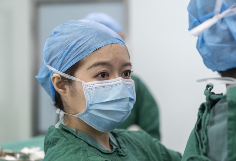 泌尿外科规培住院医师董某莹。 新华社 泌尿外科规培住院医师董某莹。 新华社