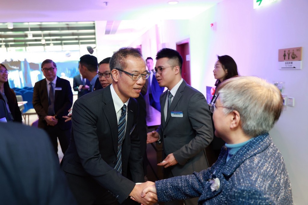 第二届“科技罪案警政顾问小组”于今年3月成立,小组主席叶云龙欢迎小组成员参与会议 第二届“科技罪案警政顾问小组”于今年3月成立,小组主席叶云龙欢迎小组成员参与会议