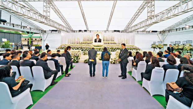 恒基兆业地产集团创办人李兆基设灵,在大型帐篷悼念区有大批市民到场送别“四叔”。 恒基兆业地产集团创办人李兆基设灵,在大型帐篷悼念区有大批市民到场送别“四叔”。