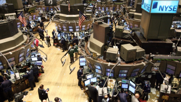 美股三大指数截至上周五分别累跌5.7%至10%不等。 美股三大指数截至上周五分别累跌5.7%至10%不等。