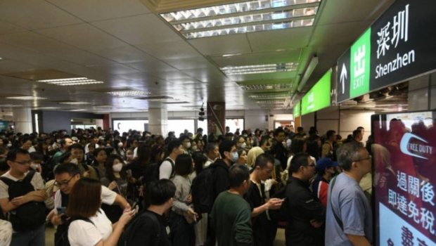 五一黄金周期间,预料有大量港人北上。 五一黄金周期间,预料有大量港人北上。