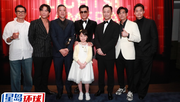 电影《九龙城寨之围城》于「第43届香港电影金像奖颁奖礼」勇夺九个奖项。 电影《九龙城寨之围城》于「第43届香港电影金像奖颁奖礼」勇夺九个奖项。