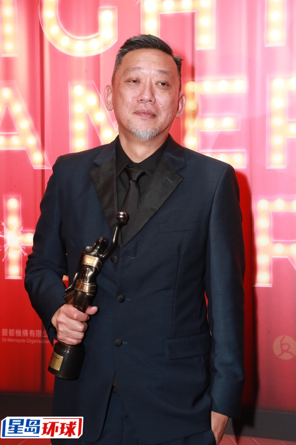 郑保瑞夺得“最佳导演”。 郑保瑞夺得“最佳导演”。