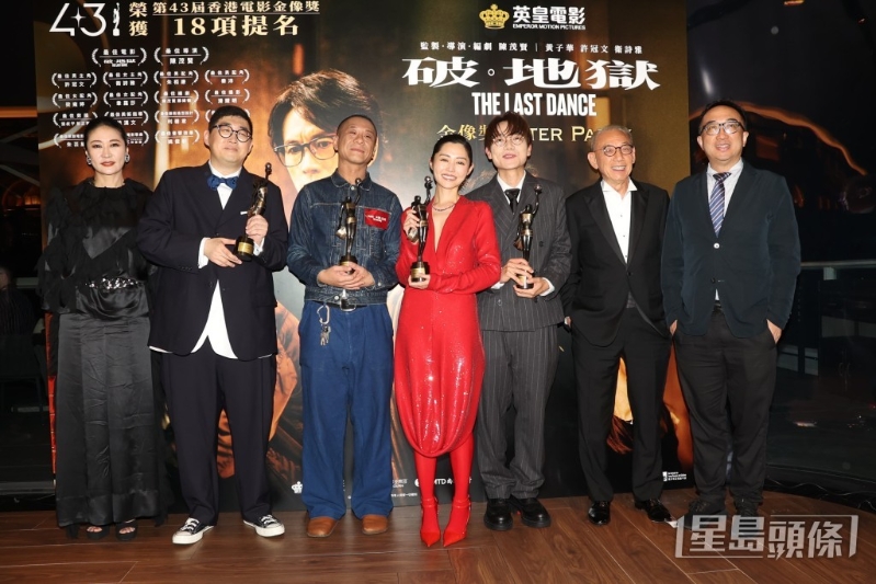 英皇昨晚在金像奖颁奖礼后举行庆功宴。 英皇昨晚在金像奖颁奖礼后举行庆功宴。