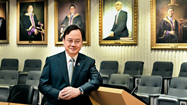 卢煜明表示,大学未来将着重策略性发展,没有策略性必要性的项目或会推迟进行,以期更有效运用资源。 卢煜明表示,大学未来将着重策略性发展,没有策略性必要性的项目或会推迟进行,以期更有效运用资源。