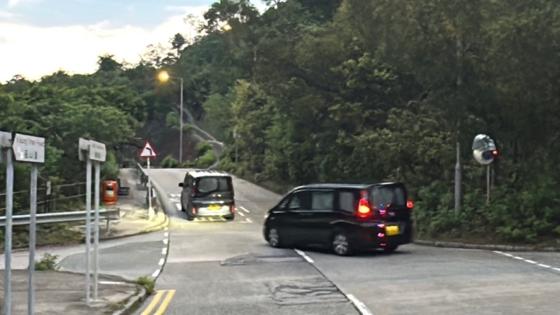 范国威相信由私家车接走离开石壁监狱。 范国威相信由私家车接走离开石壁监狱。