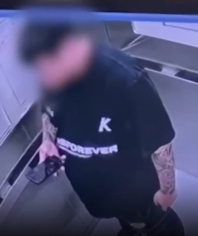 其中一名被拘疑犯。 其中一名被拘疑犯。