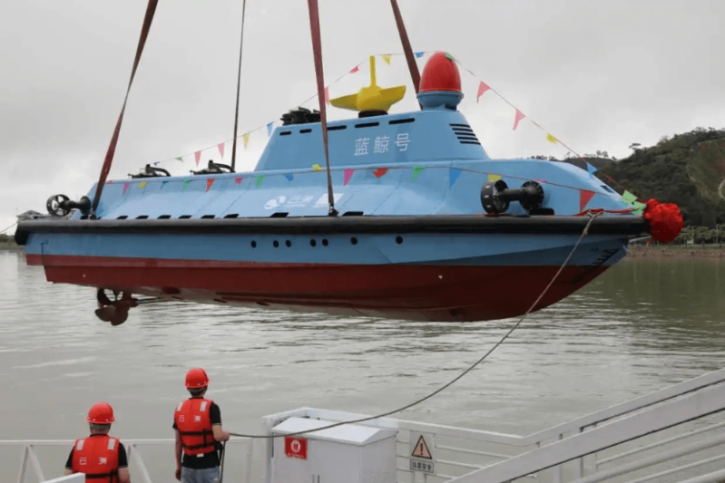 全球首艘高速可潜无人艇在珠海下水,有望明年投入实际应用。 全球首艘高速可潜无人艇在珠海下水,有望明年投入实际应用。