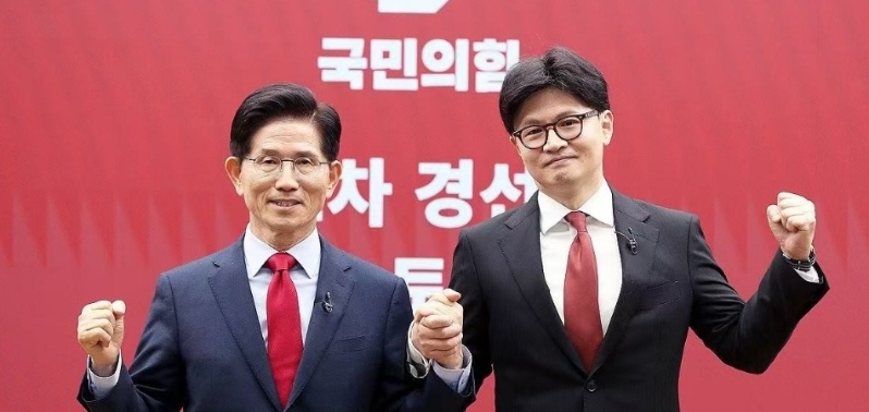 金文洙(左) 金文洙(左)